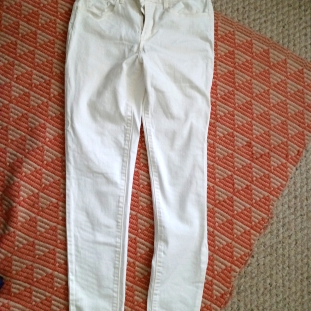 White skinny jeans